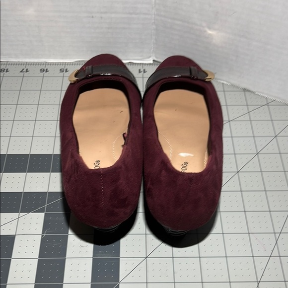 London Fog Maroon Flats with Buckle Detail - Picture 4 of 9